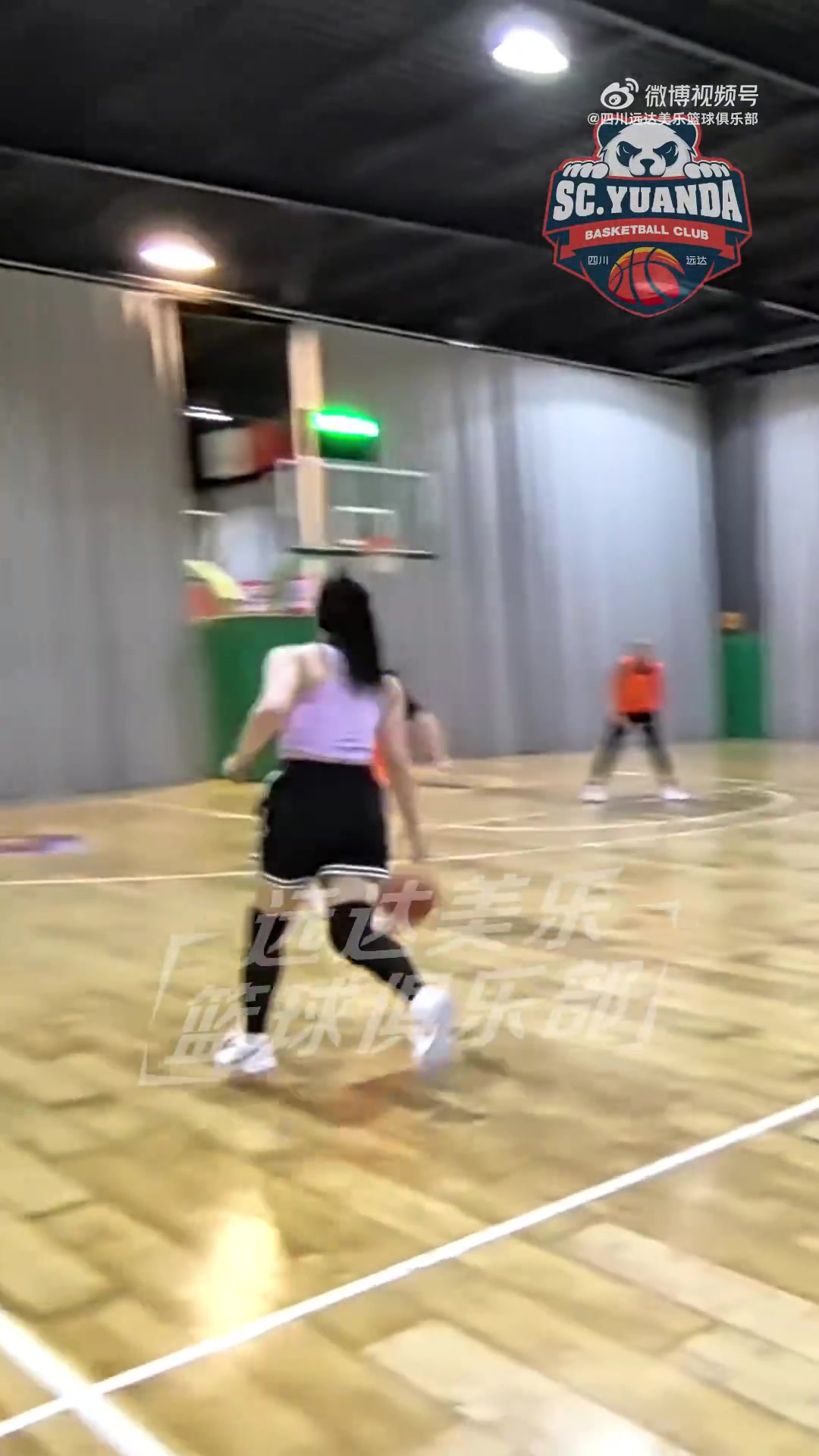 强大强大！四川女篮分享李梦动态：看勒布朗·蒙霸气一站表现