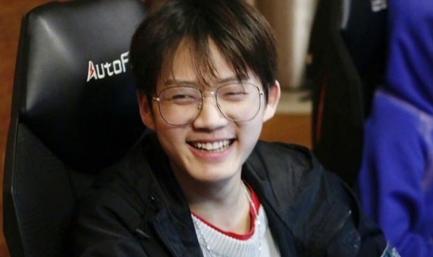乐言：今晚BLG夺冠直播间收入全部抽奖 主播额外获得一万！